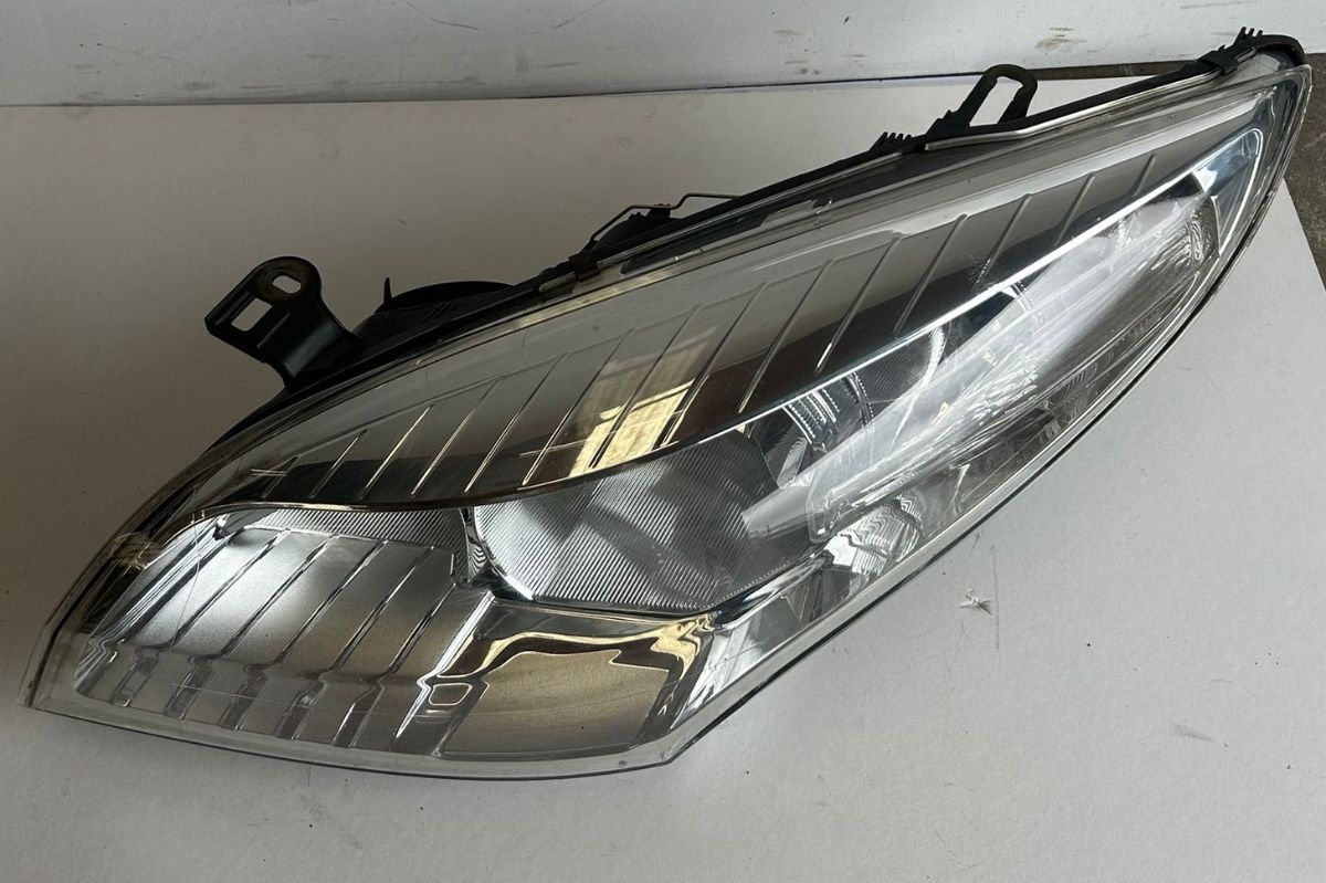 RENAULT MEGANE DYNAMIQUE HATCH PASSENGER SIDE HEADLIGHT UNIT 2011 260600018R