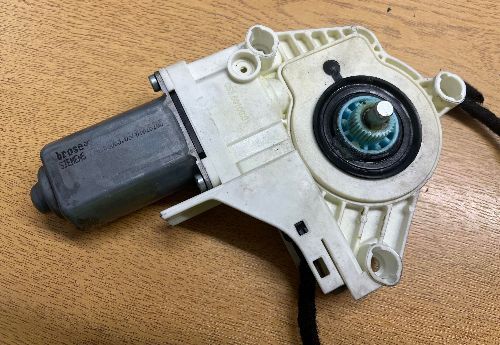 RANGE ROVER SPORT TDV6 L320 DRIVER SIDE REAR WINDOW MOTOR 0536010001