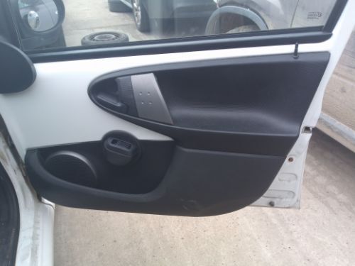 TOYOTA AYGO VVT-I FIRE MK1 DRIVER OFFSIDE FRONT DOOR CARD 2012-2013