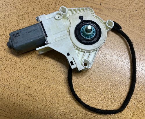 RANGE ROVER SPORT TDV6 L320 DRIVER SIDE REAR WINDOW MOTOR 0536010001