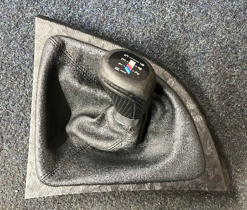 BMW 1 SERIES 118D M SPORT COUPE E82 6 SPEED GEAR KNOB & GAITER 2010