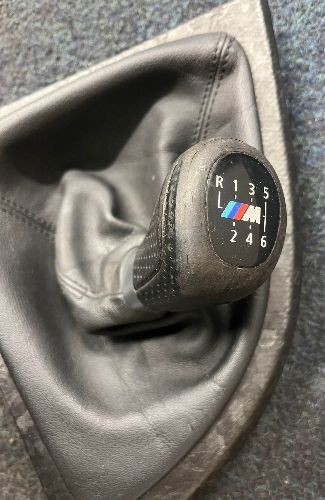 BMW 1 SERIES 118D M SPORT COUPE E82 6 SPEED GEAR KNOB & GAITER 2010